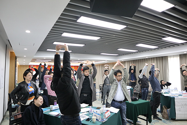 午间幼游戏.JPG